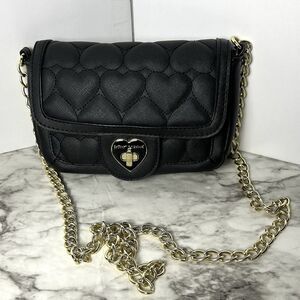 BETSEY JOHNSON Turnlock Flap Cross Body Be Mine Heart Black Gold Chain